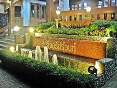 Riverfront Hotel
