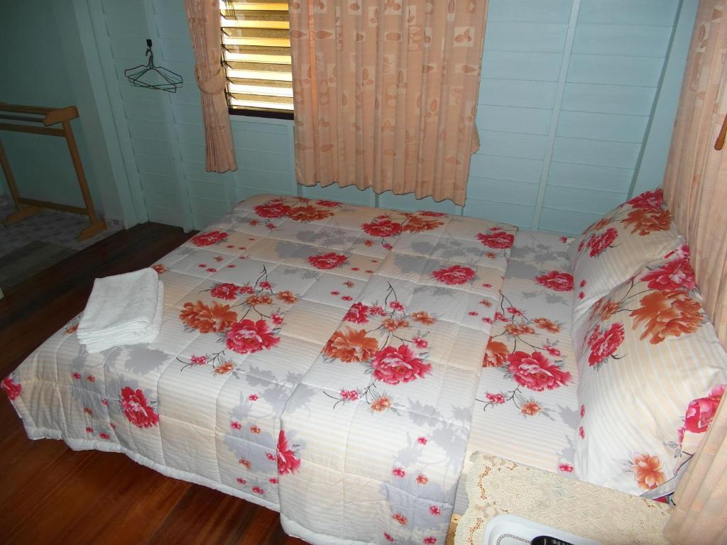 Baan Tai Rom Yen Guest house