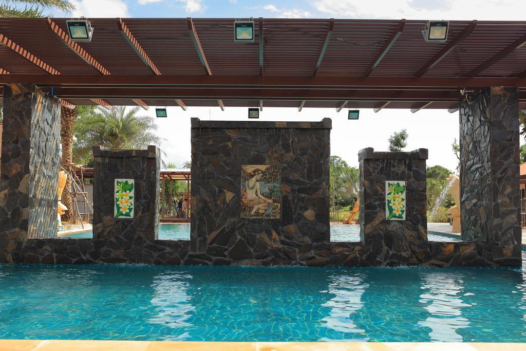 Pueanjai And Restaurant Resort