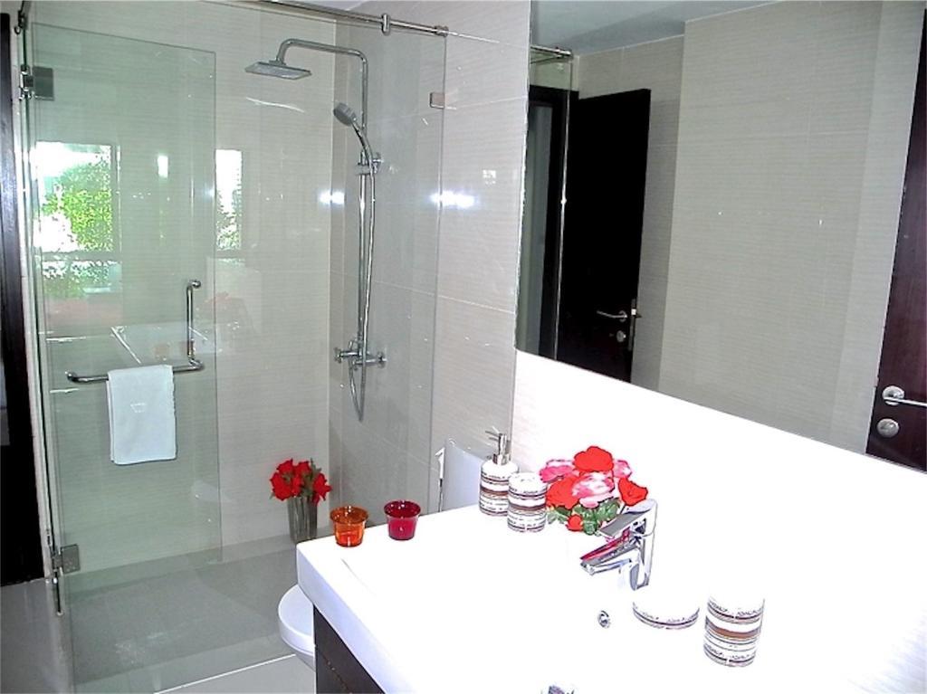 Title 2 Bedrooms *