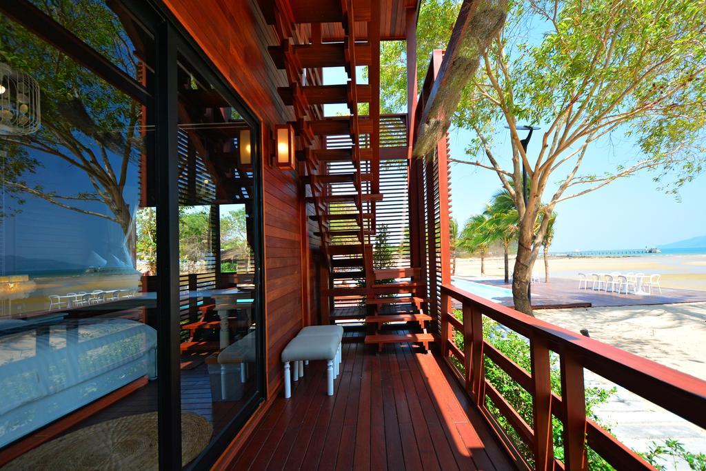 The Blue Sky Resort@ Koh Payam Koh Phayam