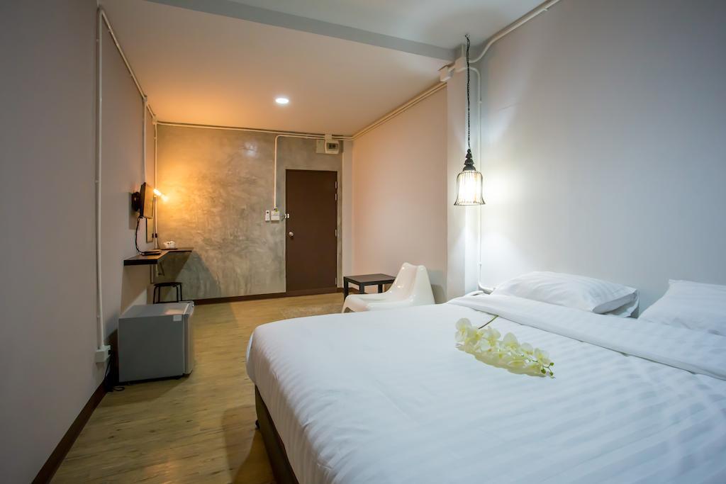 Hotel The First & Cafe Mae Rim