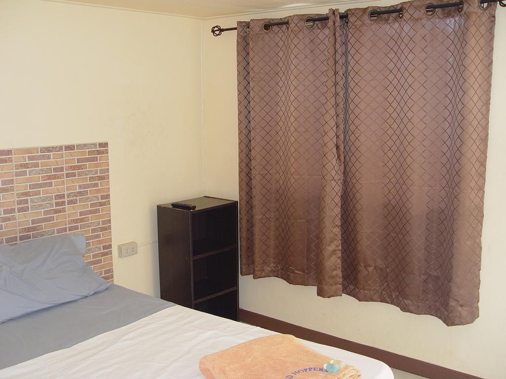 The White Pearl Beach Club Guest house Ban Bang Po
