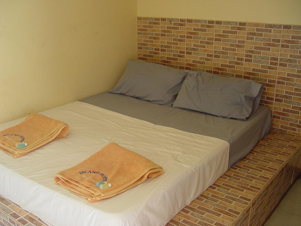 The White Pearl Beach Club Guest house