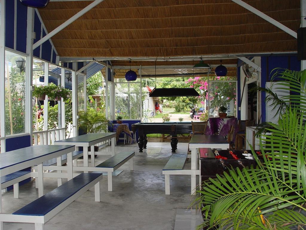 Guest house The White Pearl Beach Club Ban Bang Po