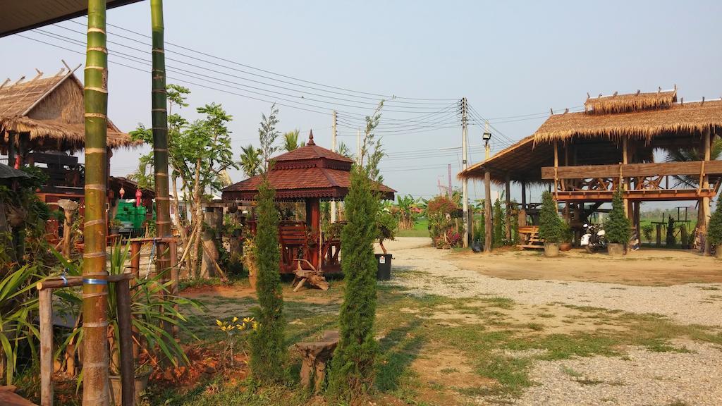 Heun Baan Rong Khun Chiang Rai