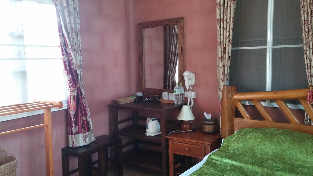 Resort Heun Baan Rong Khun Chiang Rai