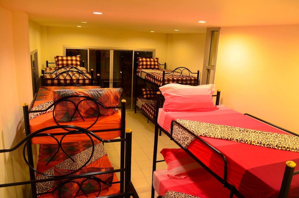 Hostel Let' Go Backpackers *