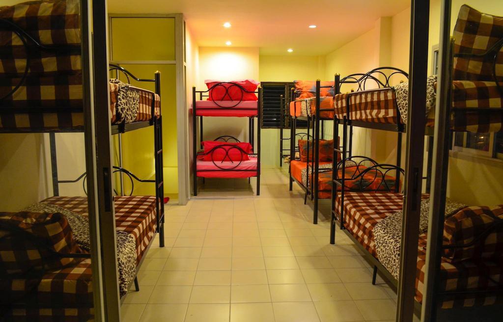 Hostel Let' Go Backpackers