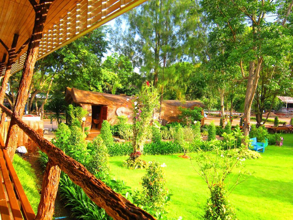 Resort Theerama Suan Phueng