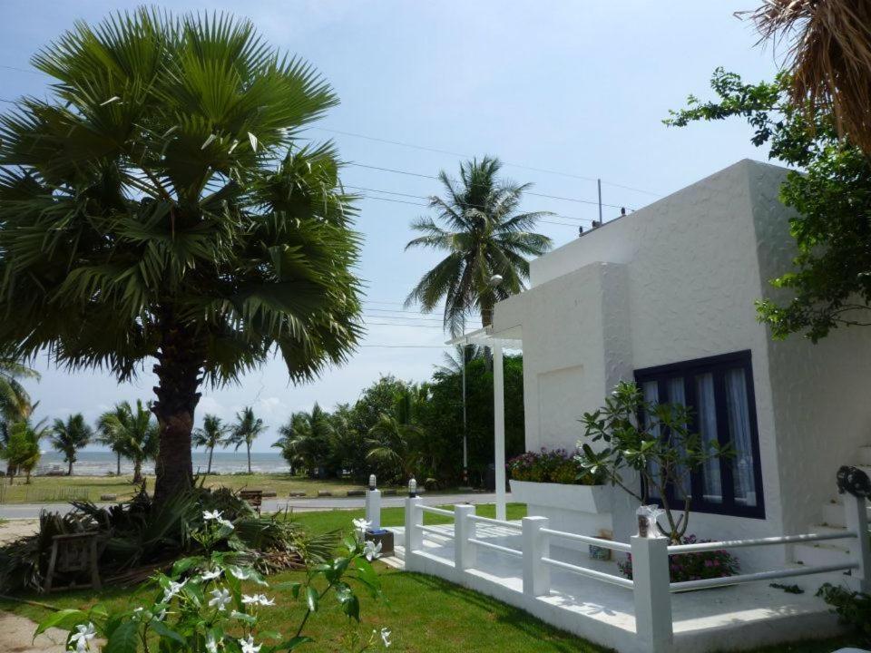 Laemsing Whitehouse Hotel