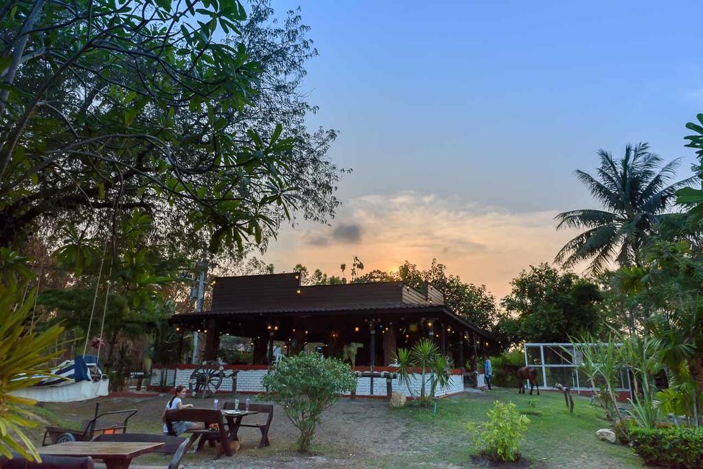 Hotel Cowboy Farm Pattaya