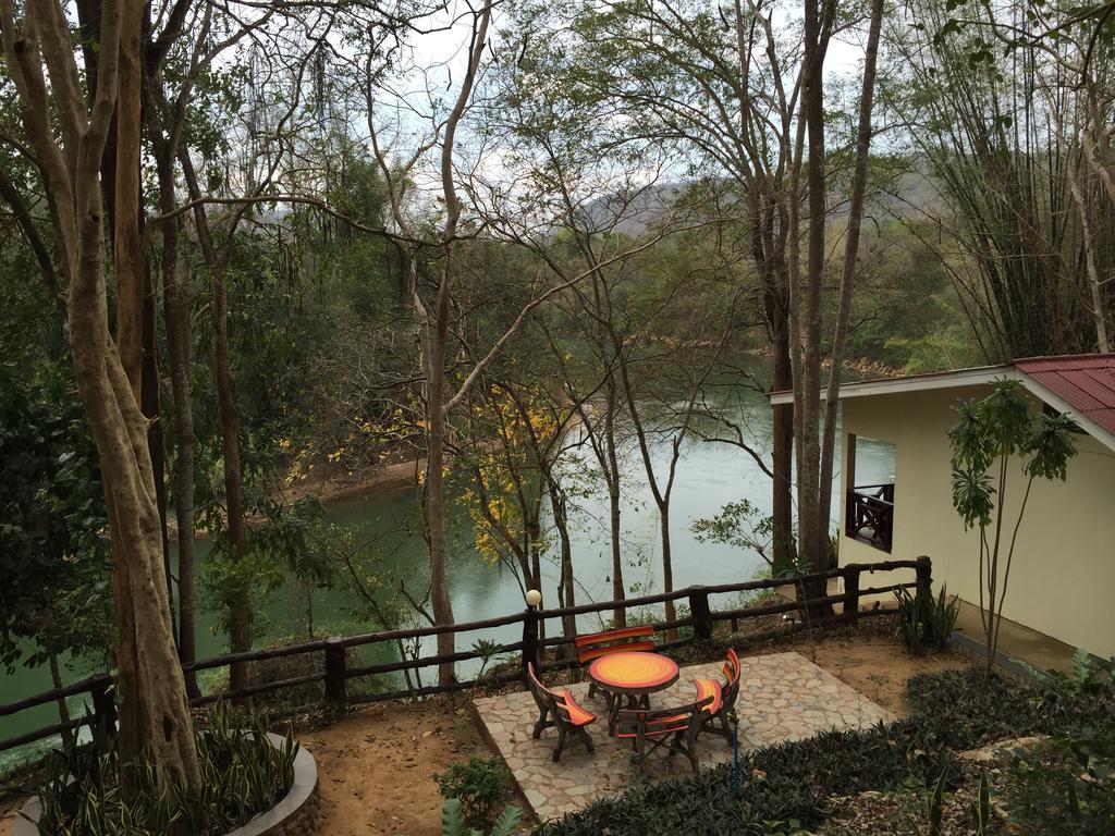 Resort Saiyok River House Sai Yok