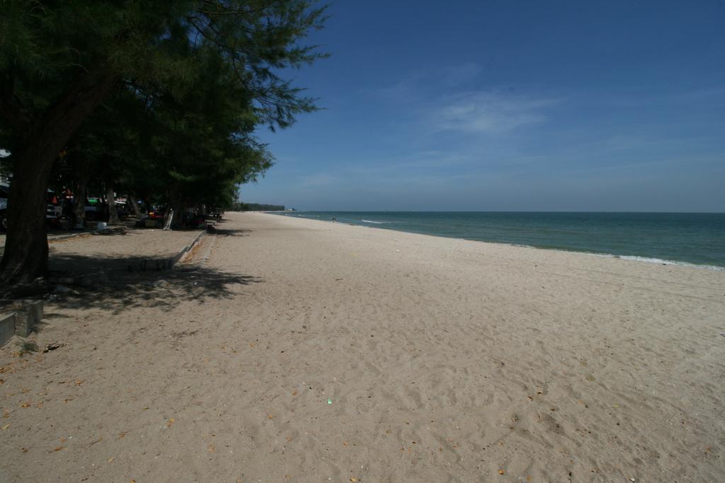 Beachfront Cha Am