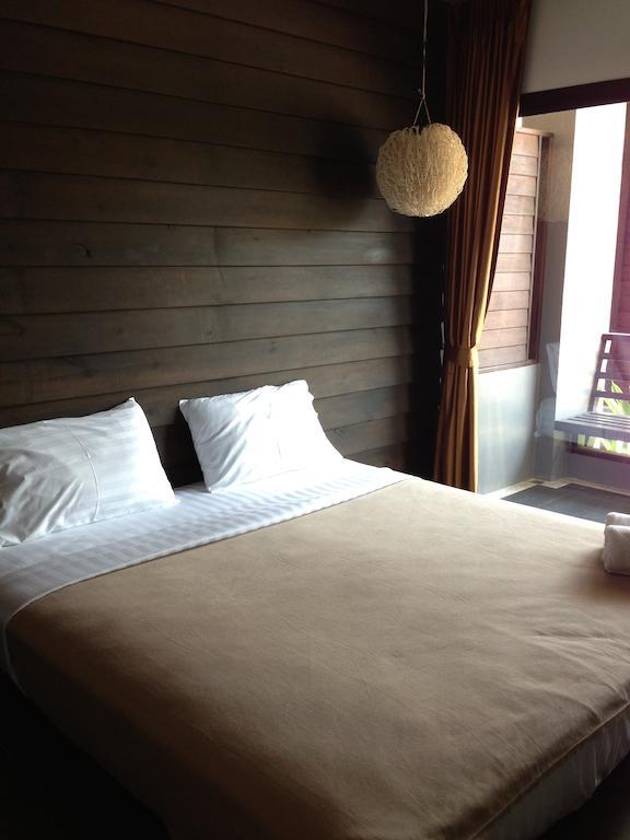 Hotel Naraya Riverside Surat Thani