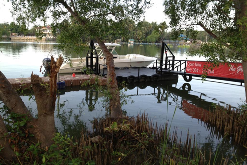 Resort The Grace Amphawa Samut Songkhram