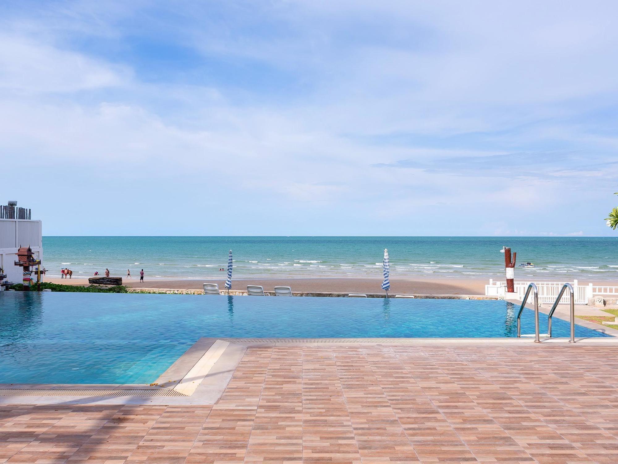 Apartment Baan Poolom Beachfront