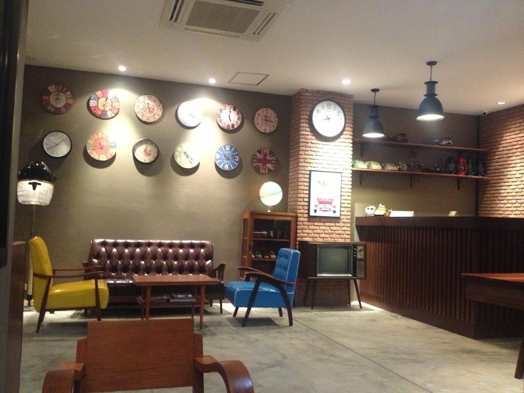 Hostel Dfeel House