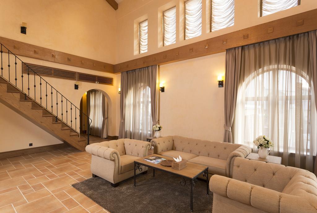 Hotel Toscana Town Square Suites 4*