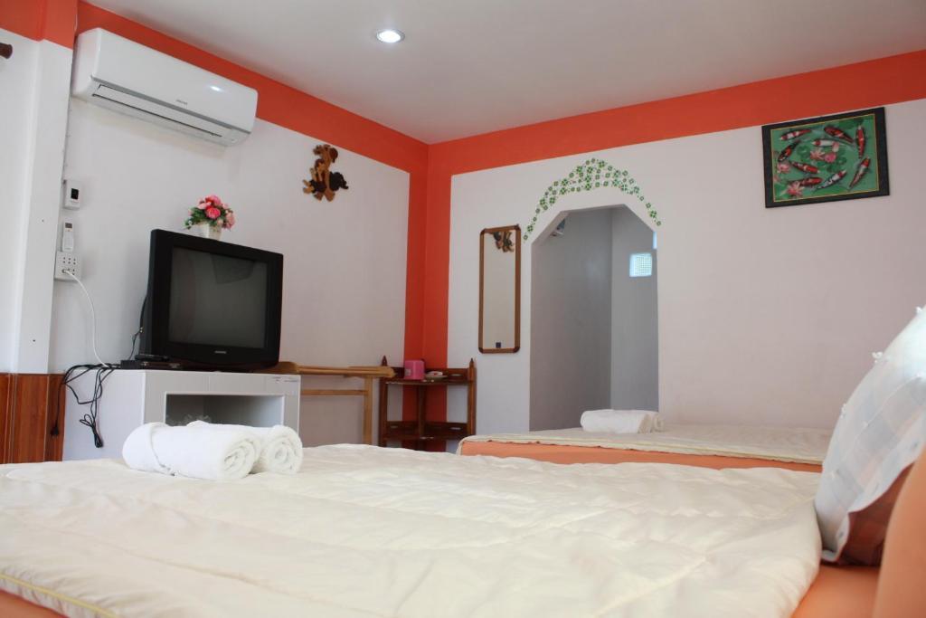 Baan Gon Chompu Resort Suan Phueng