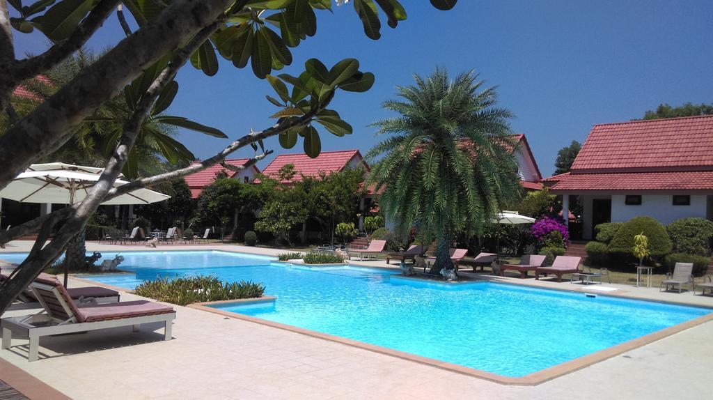 Armonia Village And Chumphon