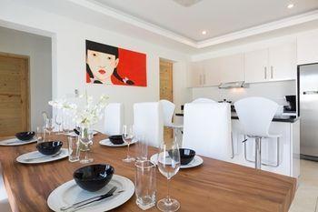 Luxury Pina Colada Mae Nam