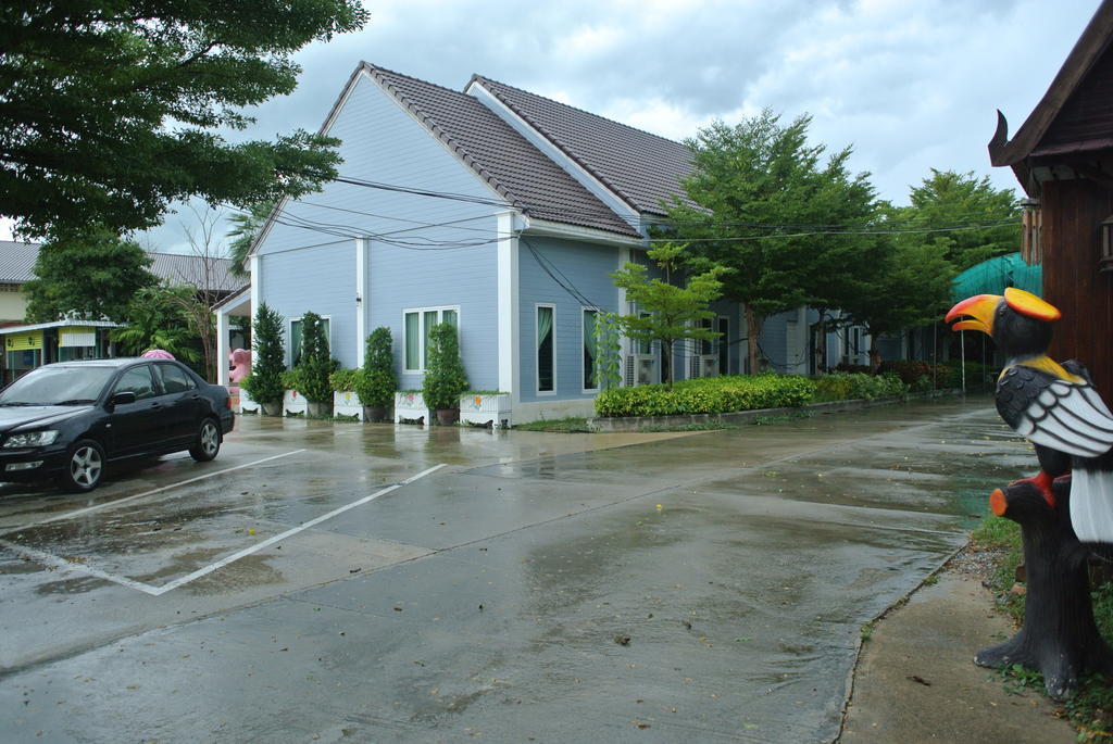 Baan Suan Juree Punsuk Suphan Buri
