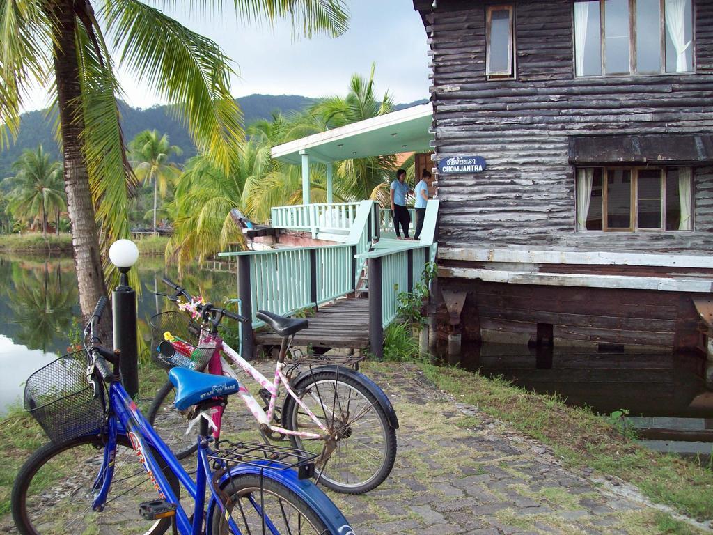 Hotel Aunchaleena Front Resort, Koh Chang Bang Bao Beach