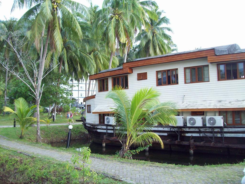 Aunchaleena Front Resort, Koh Chang Bang Bao Beach