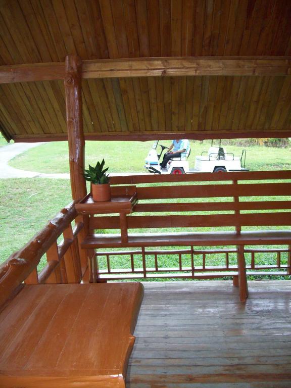 Hotel Aunchaleena Front Resort, Koh Chang Bang Bao Beach