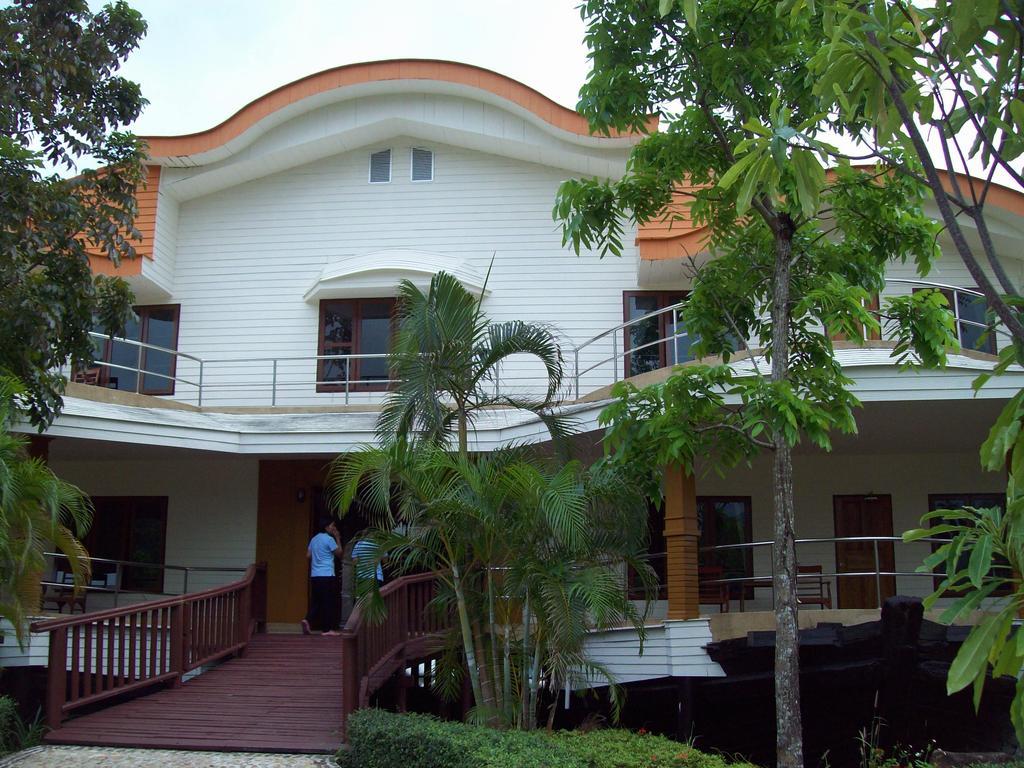 Hotel Aunchaleena Front Resort, Koh Chang Bang Bao Beach