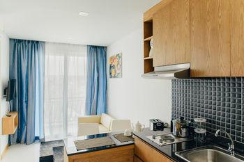 Apartment Saiyuan Buri Nai Harn By Tropiclook