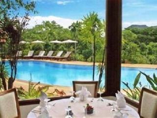 Resort Petchvarin And 3*