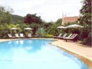 Resort Petchvarin And 3*