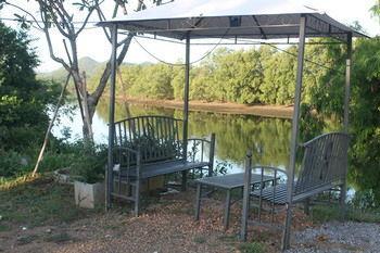 Hotel Pran River View