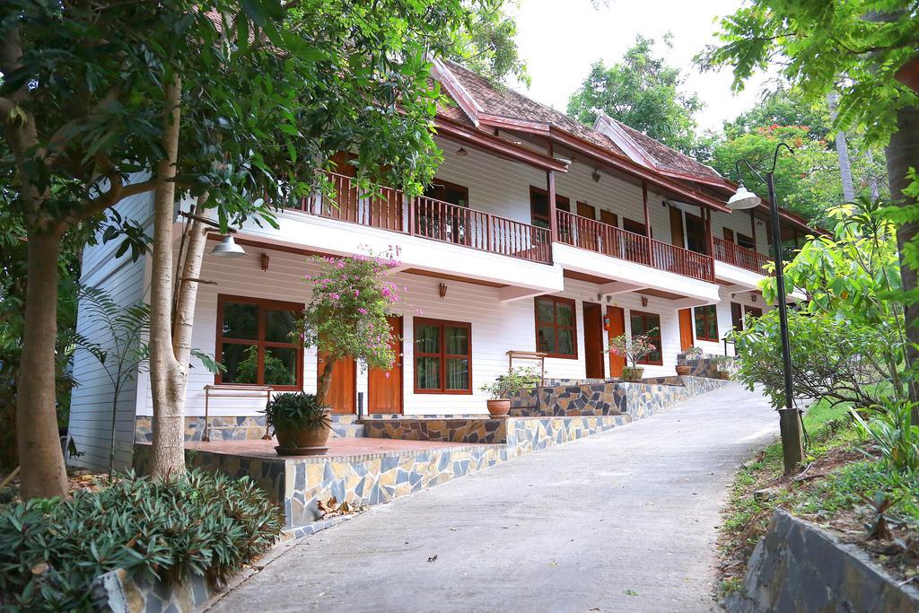 Reuanthai Village