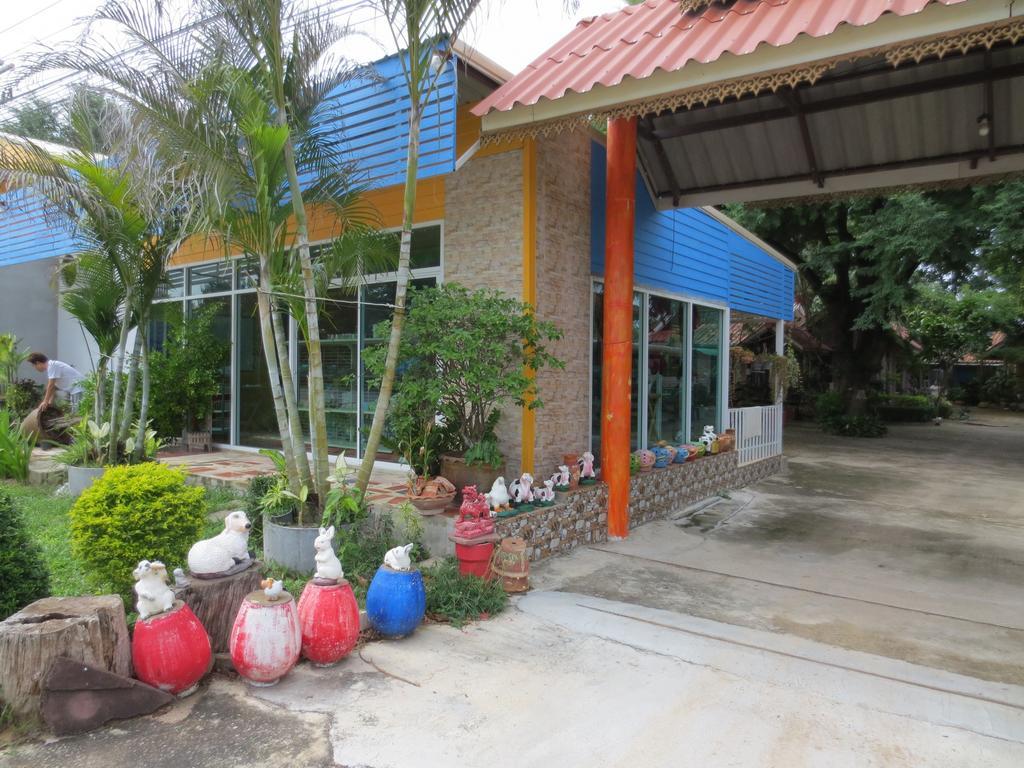 Ban Tonnam Suan Phueng