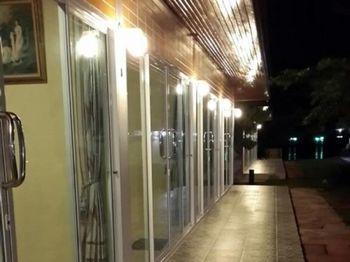 Star Light And Restaurant Chumphon