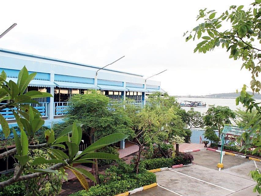 Hotel Bai Bua Beach 3*