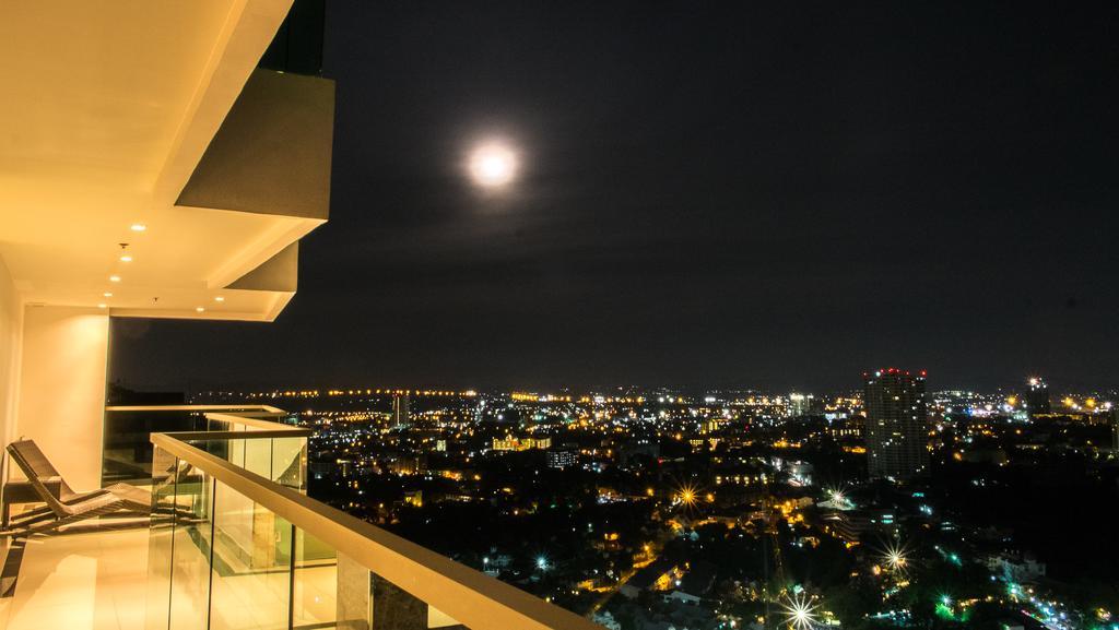 Wong Amat Tower By Peter Pattaya