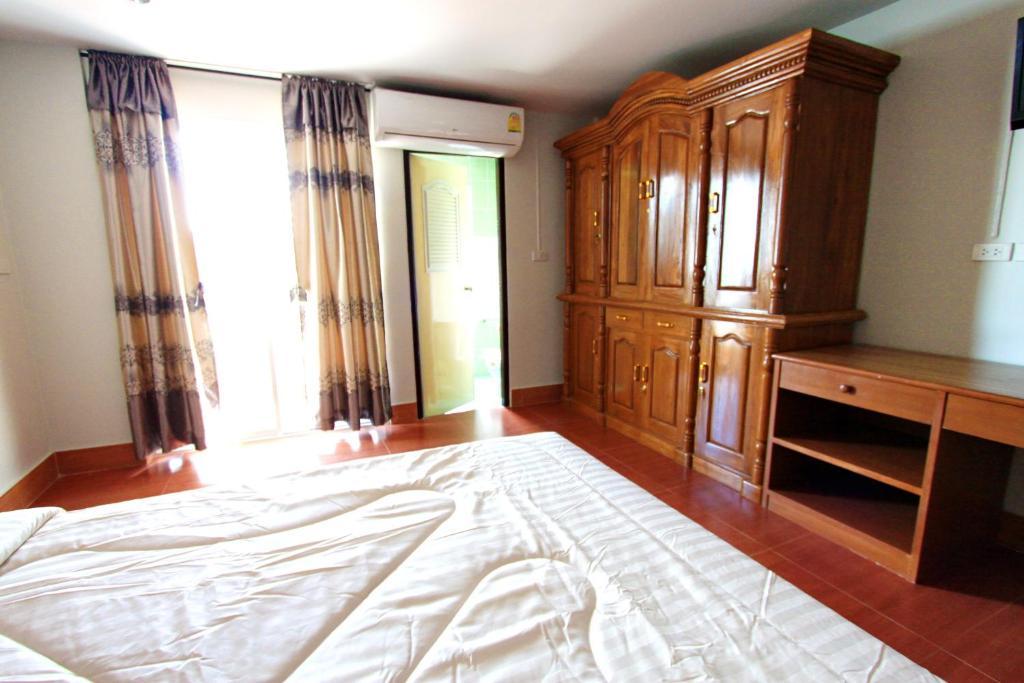 Hotel Apatsanan Place 3*