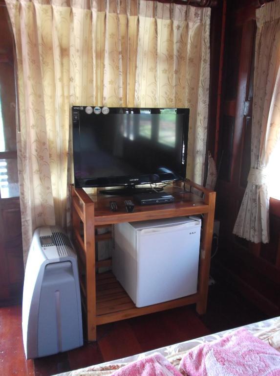 Ruenthai Rimnam Guest house *