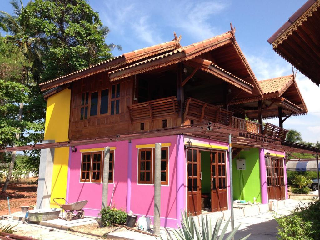 Ruenthai Rimnam Guest house Surat Thani