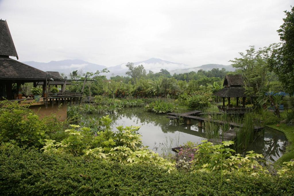 Howie's Resort Mae Rim