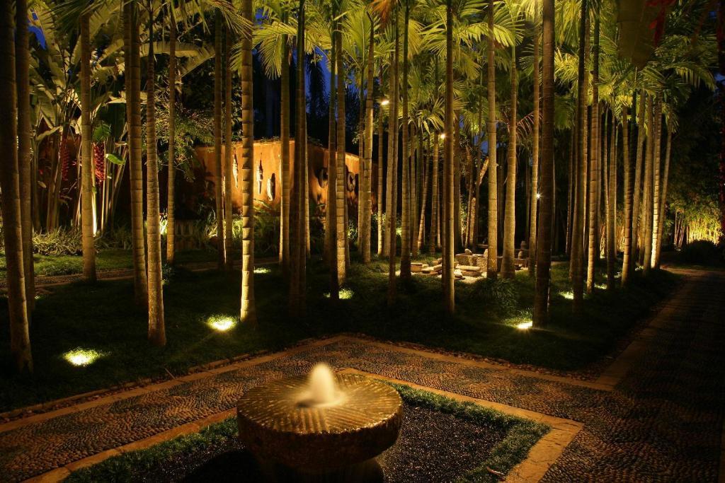 Howie's Resort Mae Rim