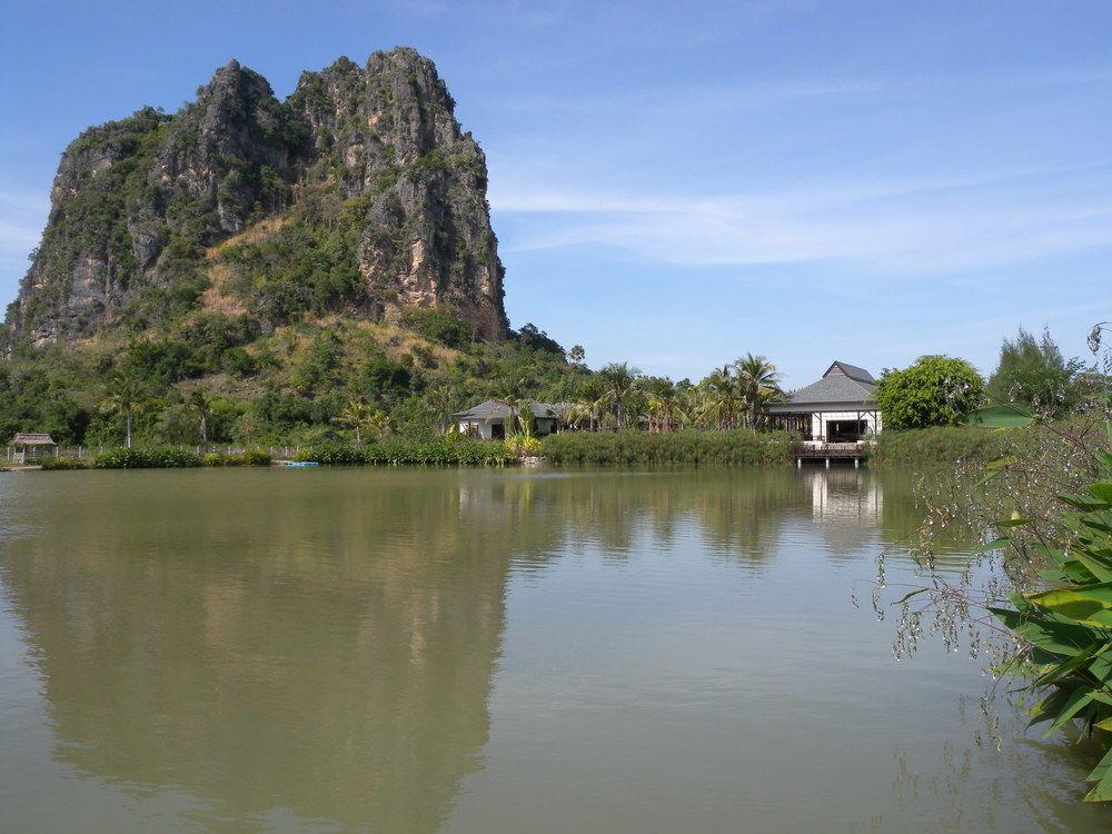Jurassic Mountain & Fishing Park