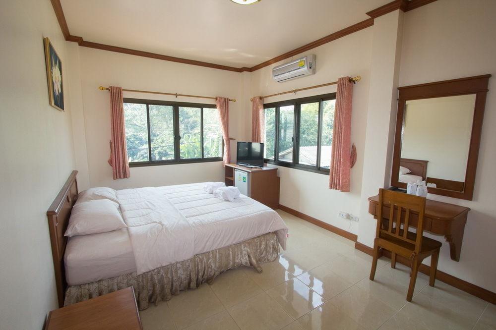Pensão Donchai House Guest House& Cafe 2*