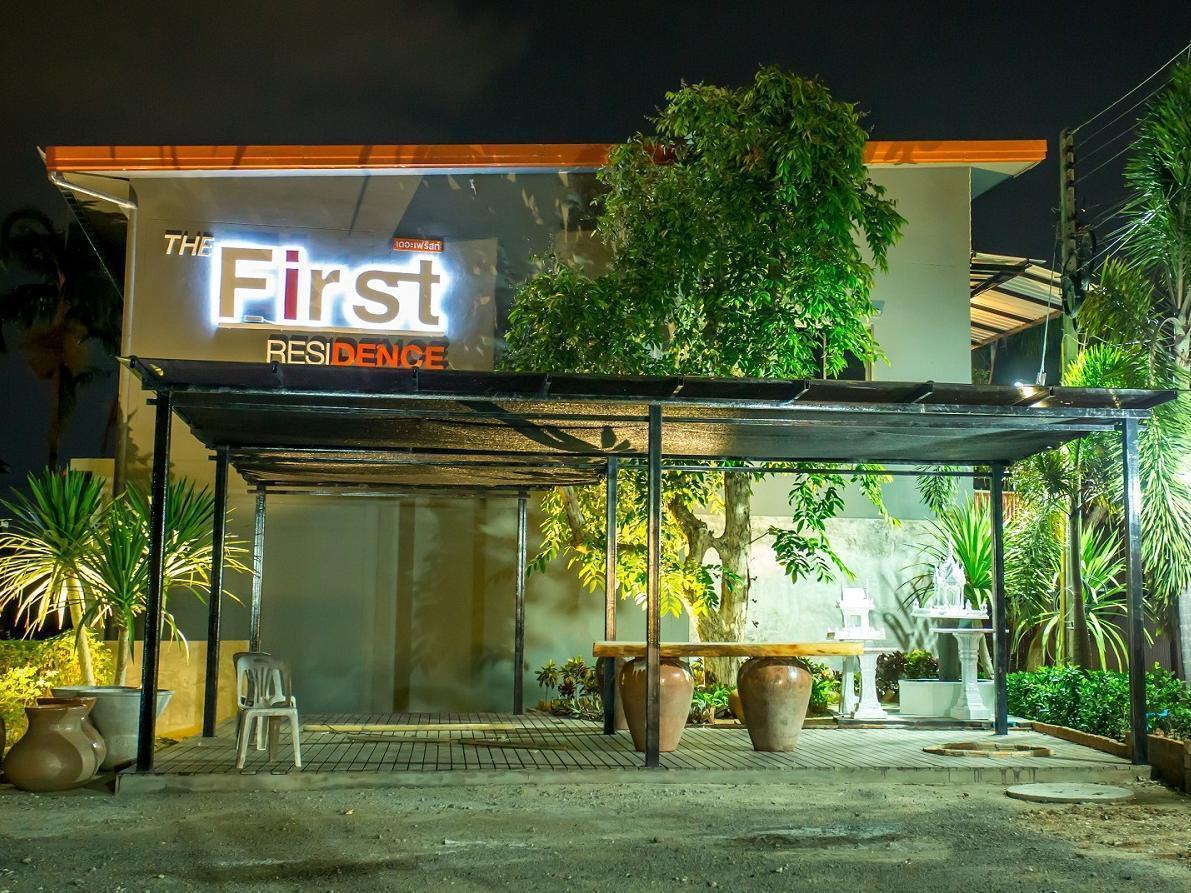 Hotel The First & Cafe 3*