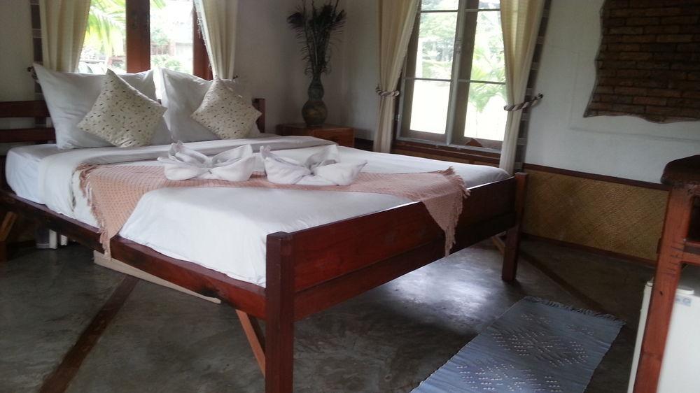 & Baan Chonphao Lodge *