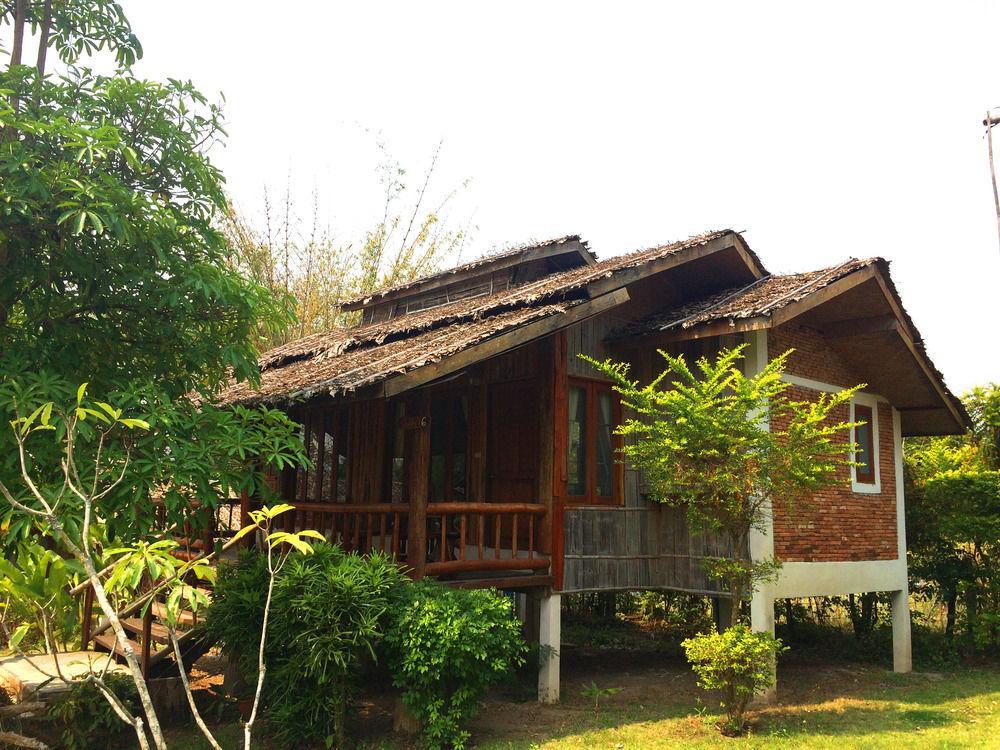 & Baan Chonphao Lodge Pai